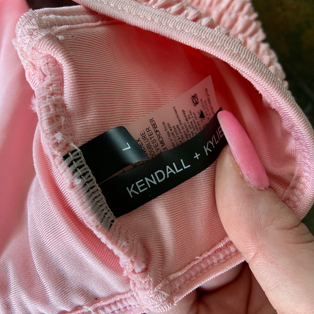 Bikini - Picture 3 of 4